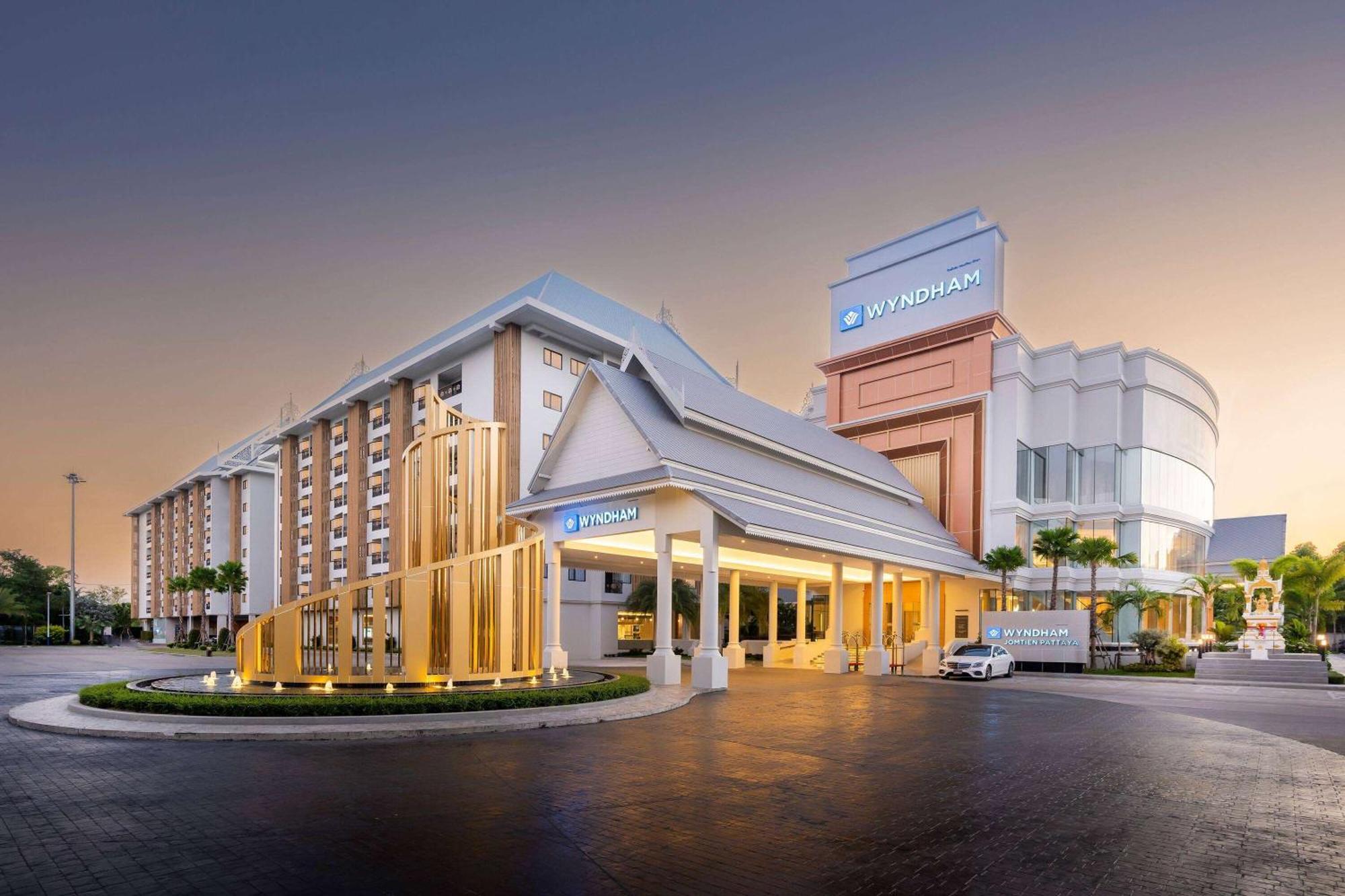 Wyndham Jomtien Pattaya Hotel На Джомтиен Екстериор снимка