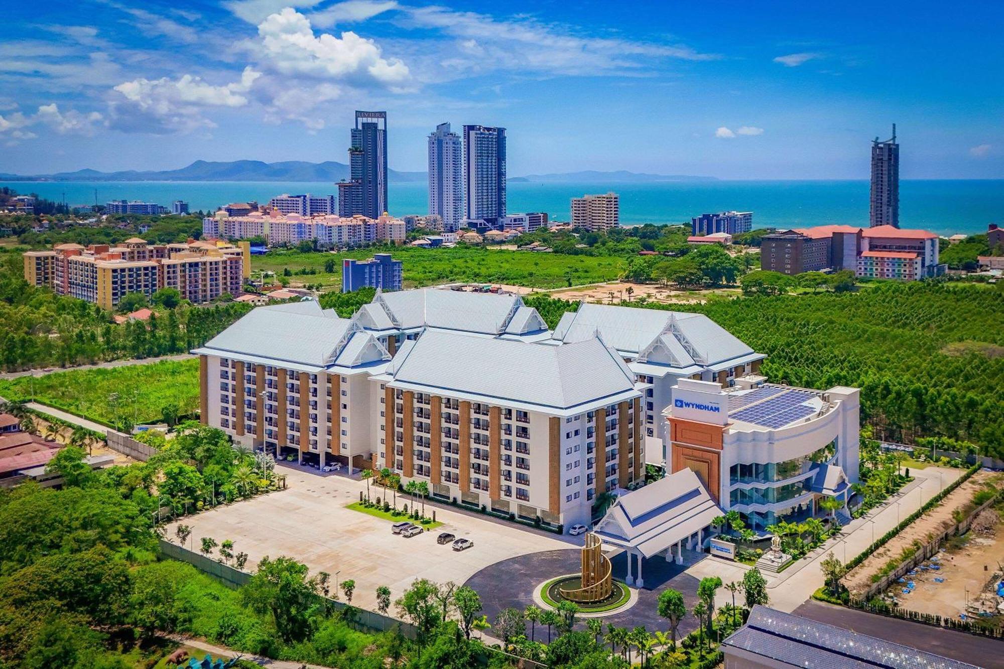 Wyndham Jomtien Pattaya Hotel На Джомтиен Екстериор снимка