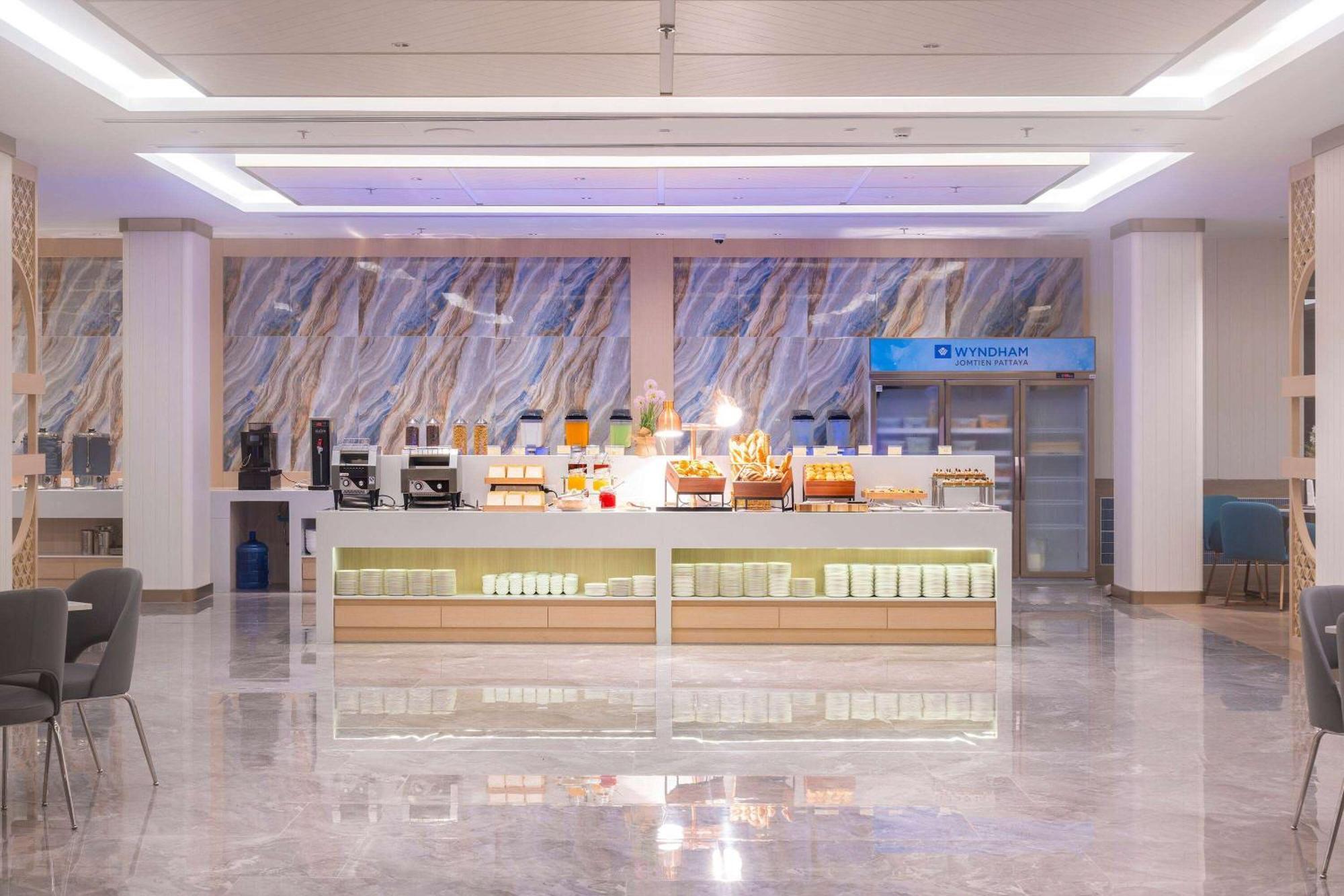Wyndham Jomtien Pattaya Hotel На Джомтиен Екстериор снимка