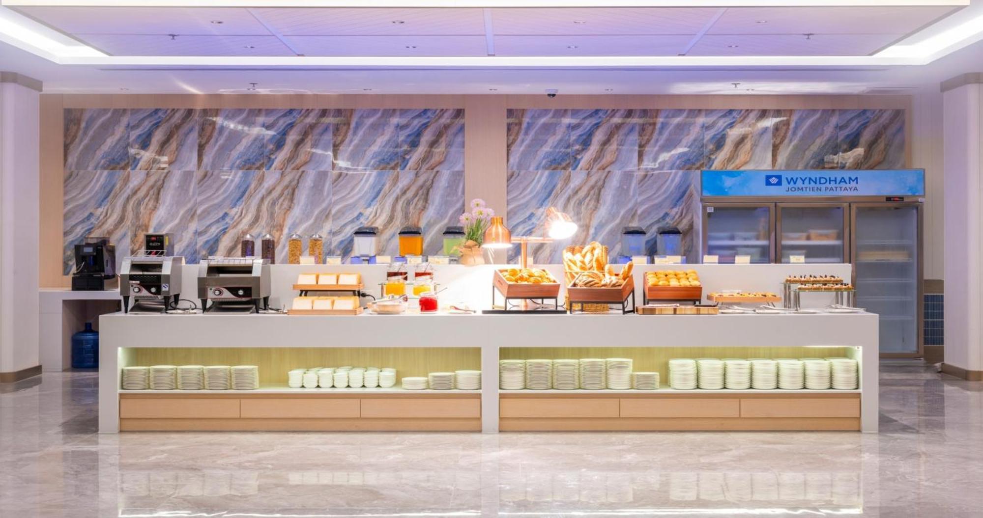 Wyndham Jomtien Pattaya Hotel На Джомтиен Екстериор снимка